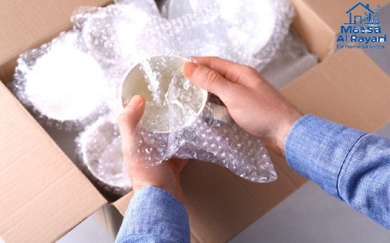 تغليف عفش احترافي لحماية القطع الزجاجية والهشة من الخدش والكسر.